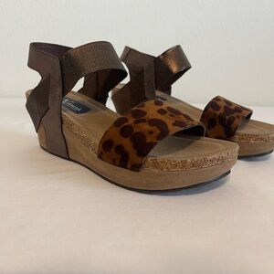 Natural Reflections Brown Leopard Sandals